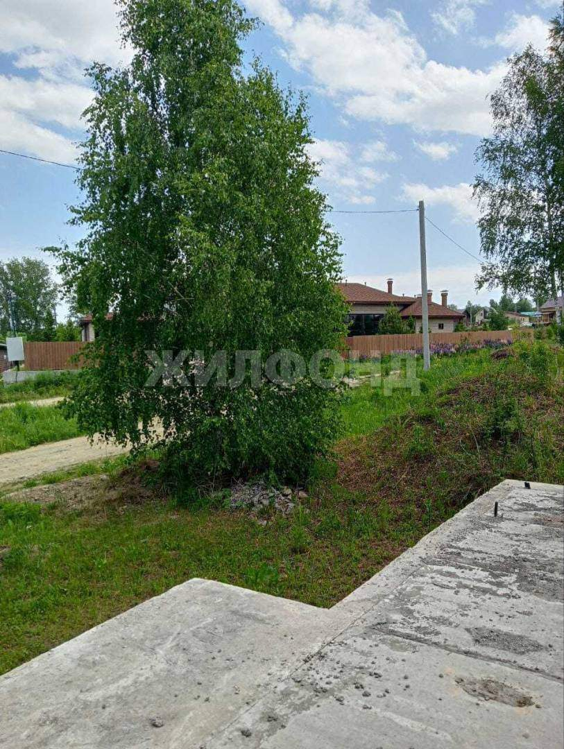 Продам земельный участок 1000 м.кв.