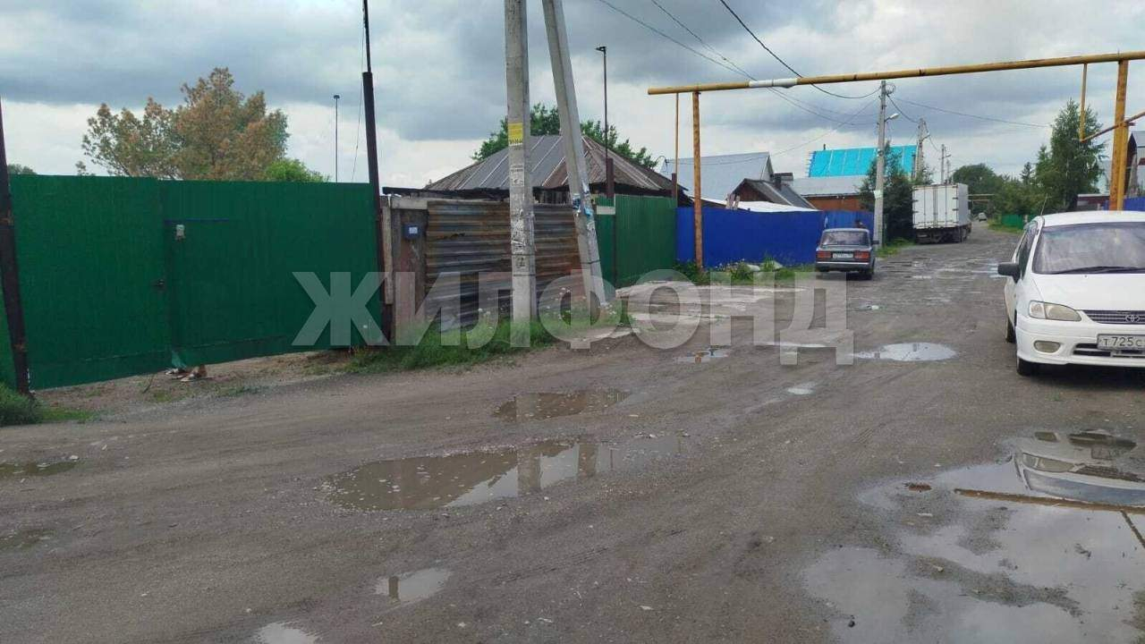 Продам земельный участок 689 м.кв.