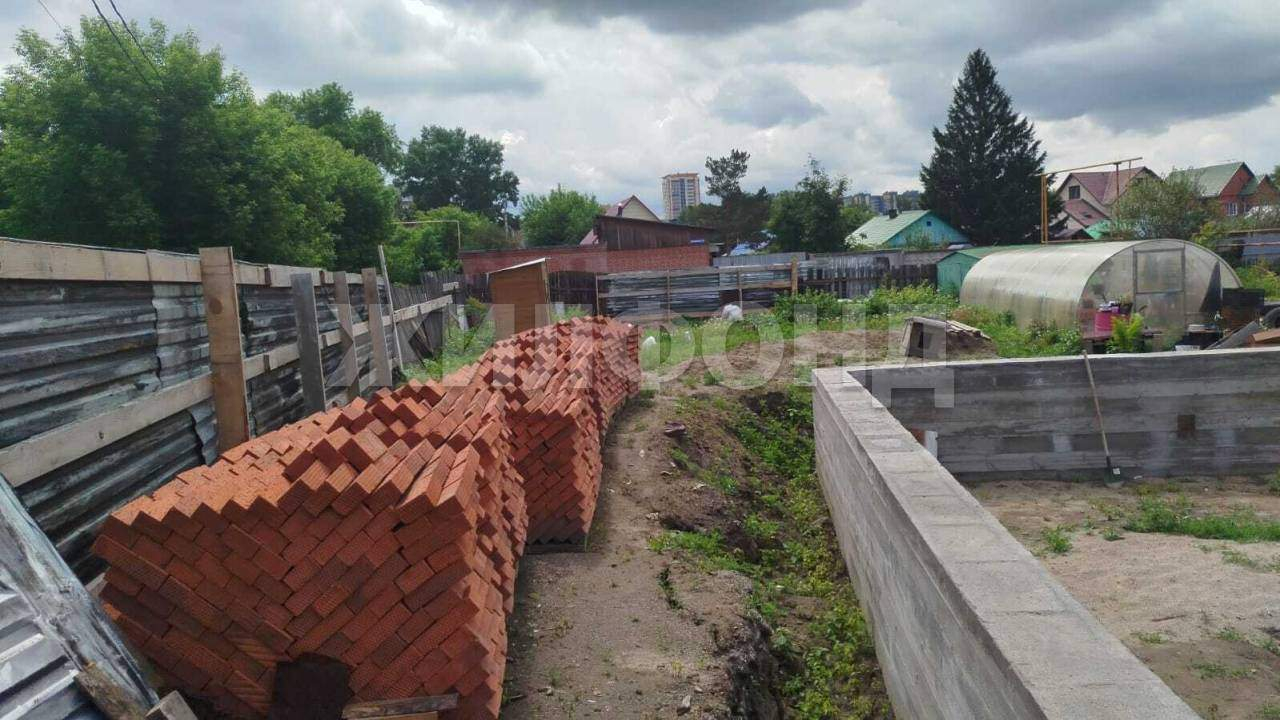 Продам земельный участок 689 м.кв.