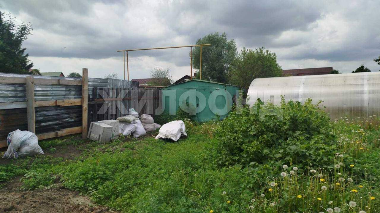 Продам земельный участок 689 м.кв.