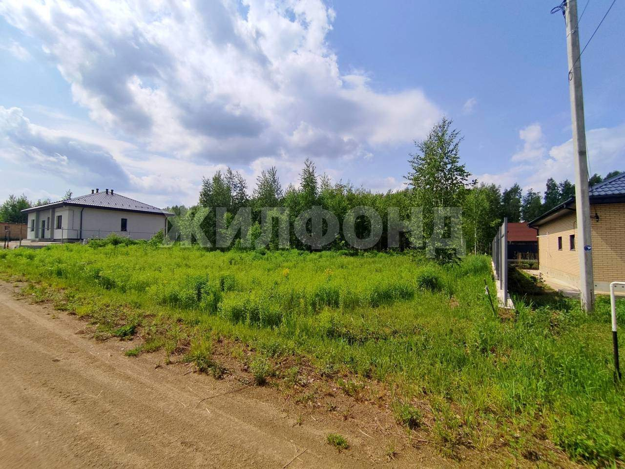 Продам земельный участок 1200 м.кв.