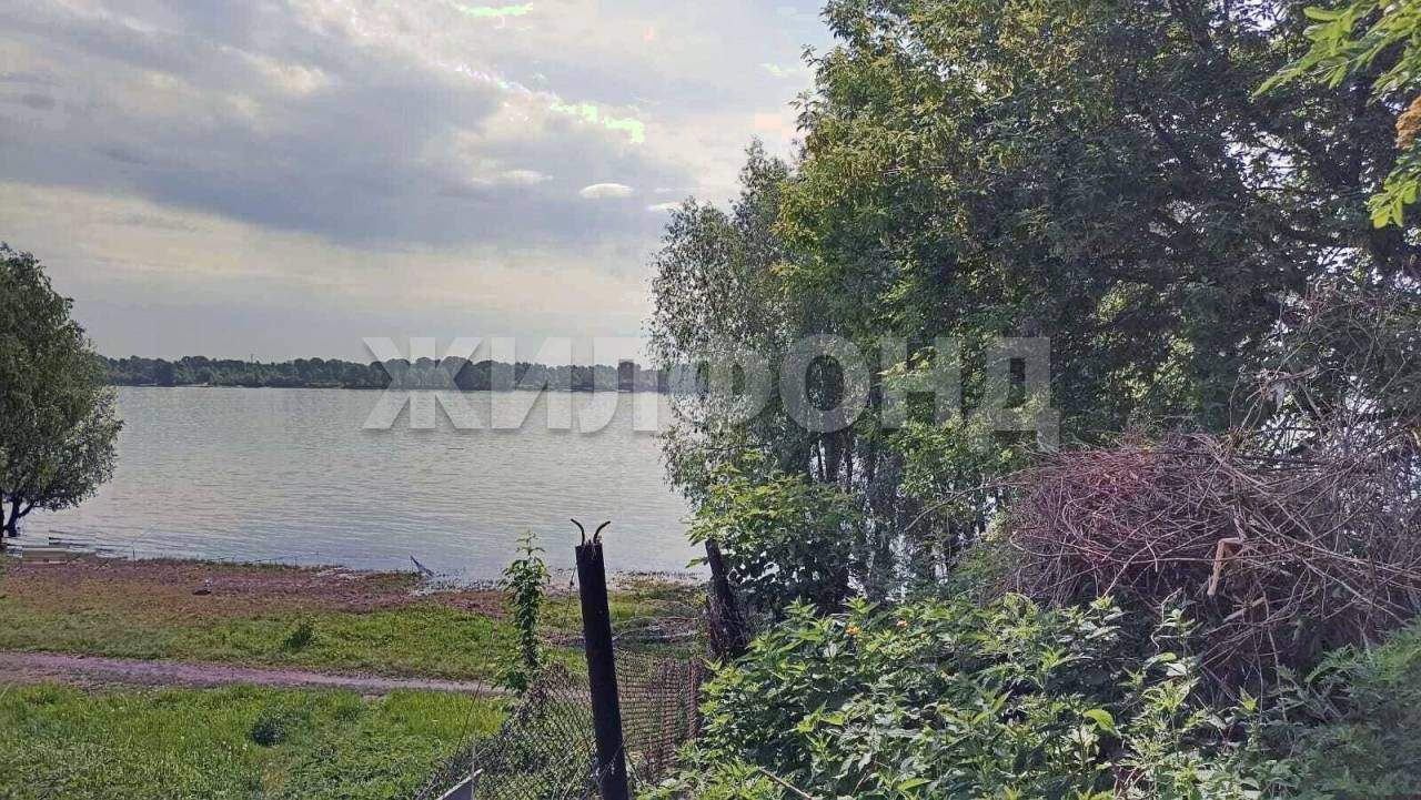 Продам земельный участок 952 м.кв.