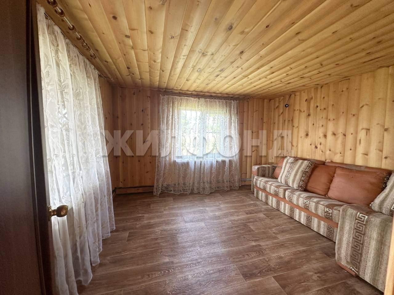 Продам земельный участок 1200 м.кв.