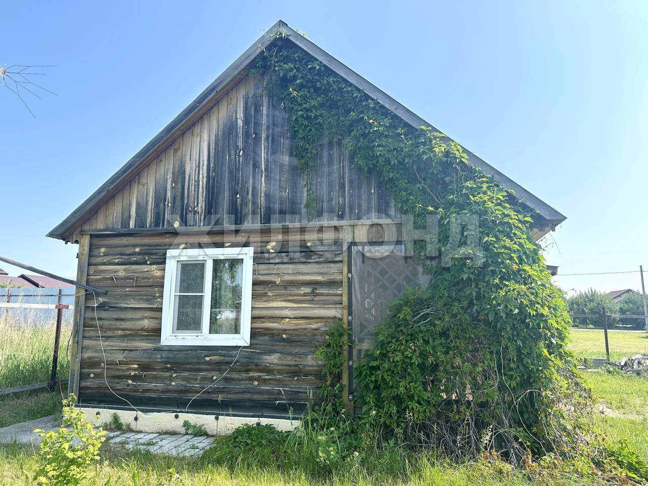 Продам земельный участок 1200 м.кв.