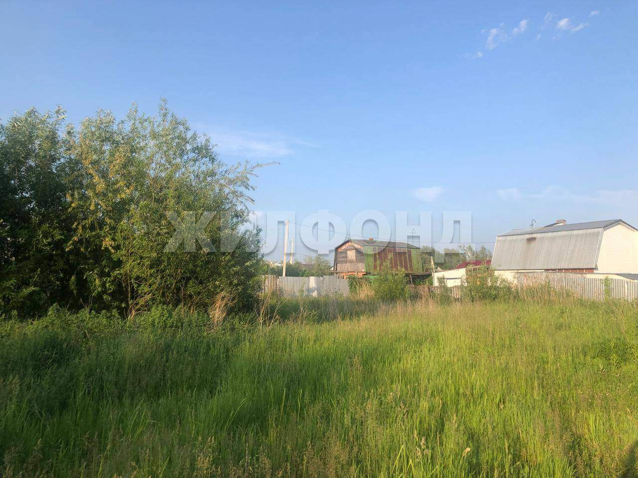 Продам земельный участок 1100 м.кв.