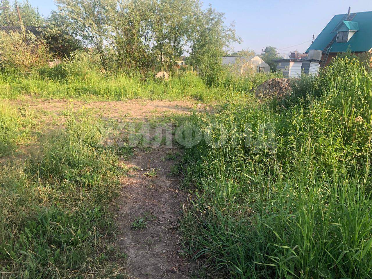 Продам земельный участок 1100 м.кв.