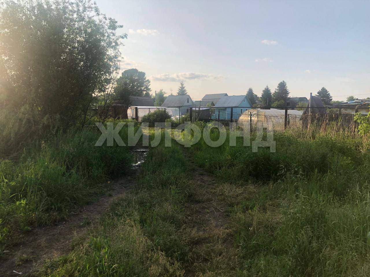 Продам земельный участок 1100 м.кв.