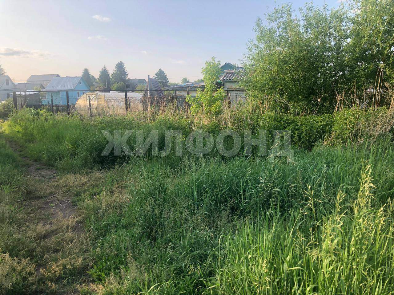 Продам земельный участок 1100 м.кв.