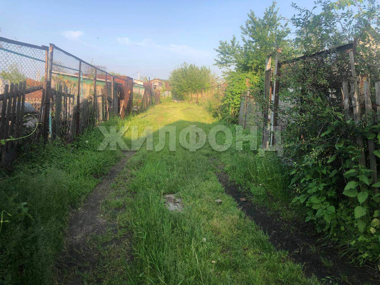 Продам земельный участок 1100 м.кв.