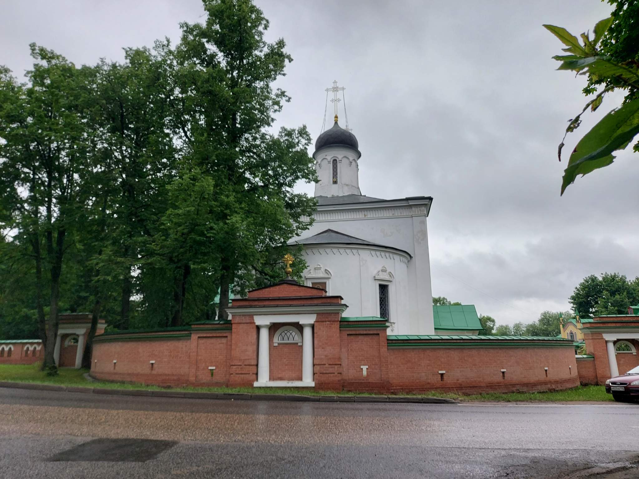 Продам земельный участок 1700 м.кв.