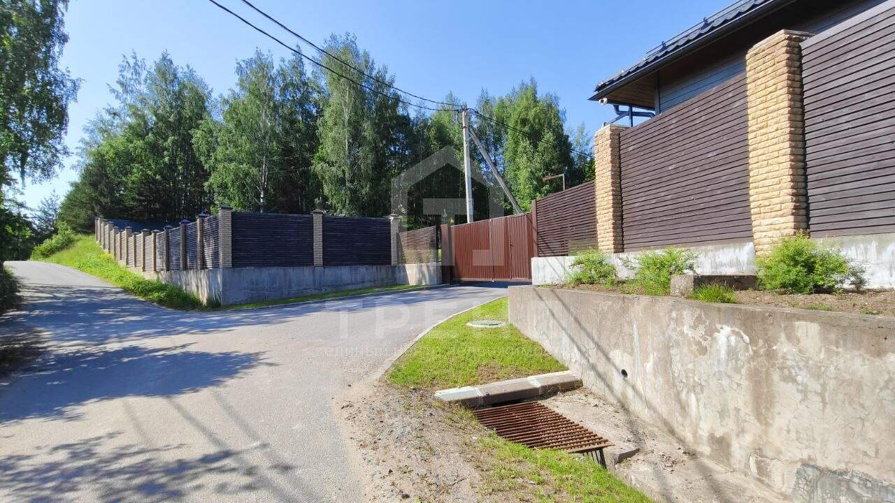 Продам земельный участок 1200 м.кв.