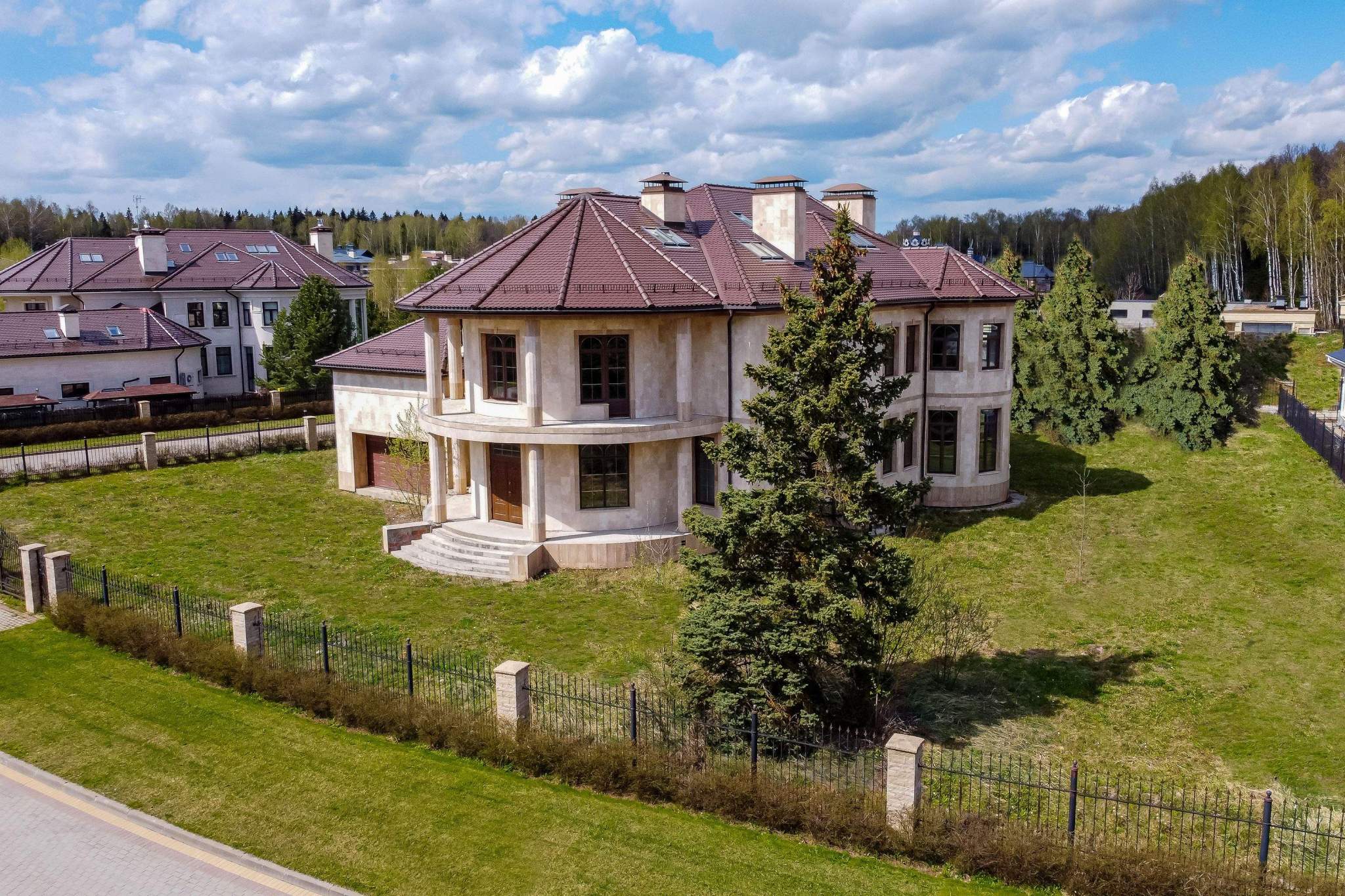 Коттедж на продажу в Одинцово, Дачная застройка МЭДИСОН ПАРК территория фото №0