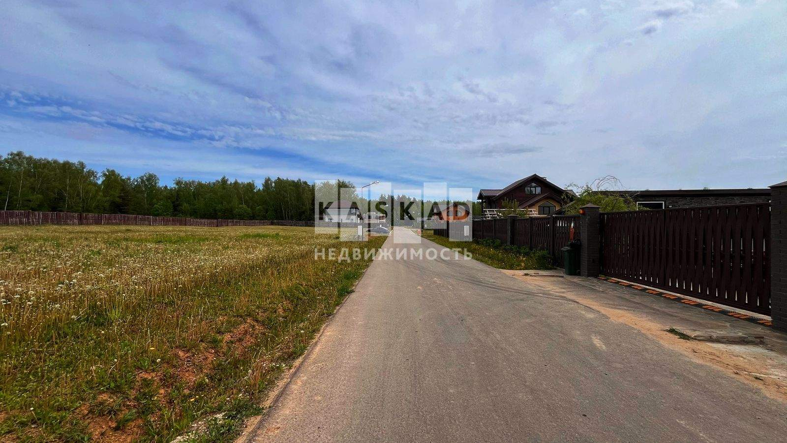 Продам земельный участок 2300 м.кв.