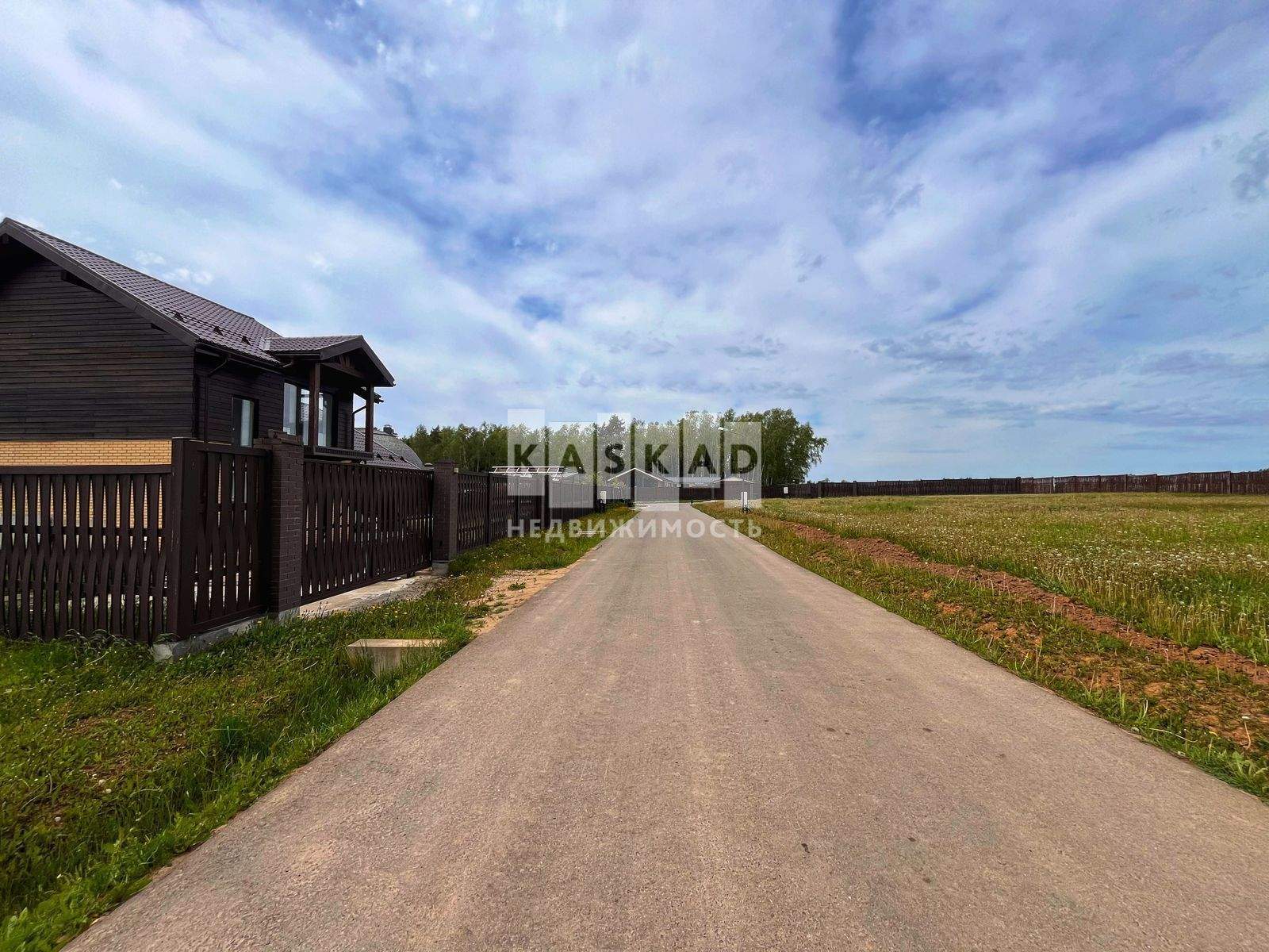 Продам земельный участок 2300 м.кв.