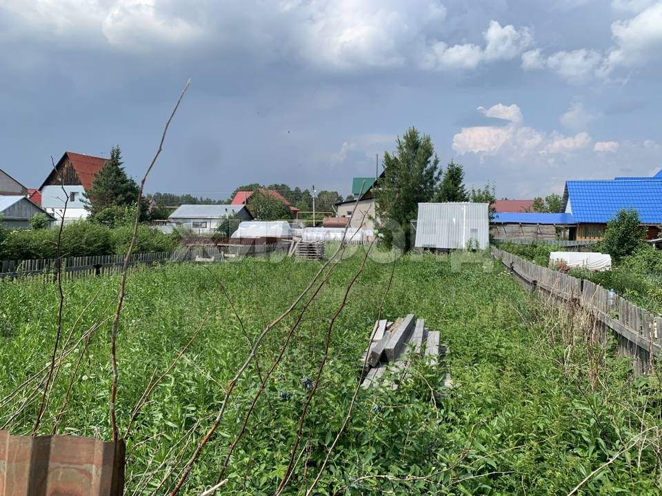 Продам земельный участок 300 м.кв.