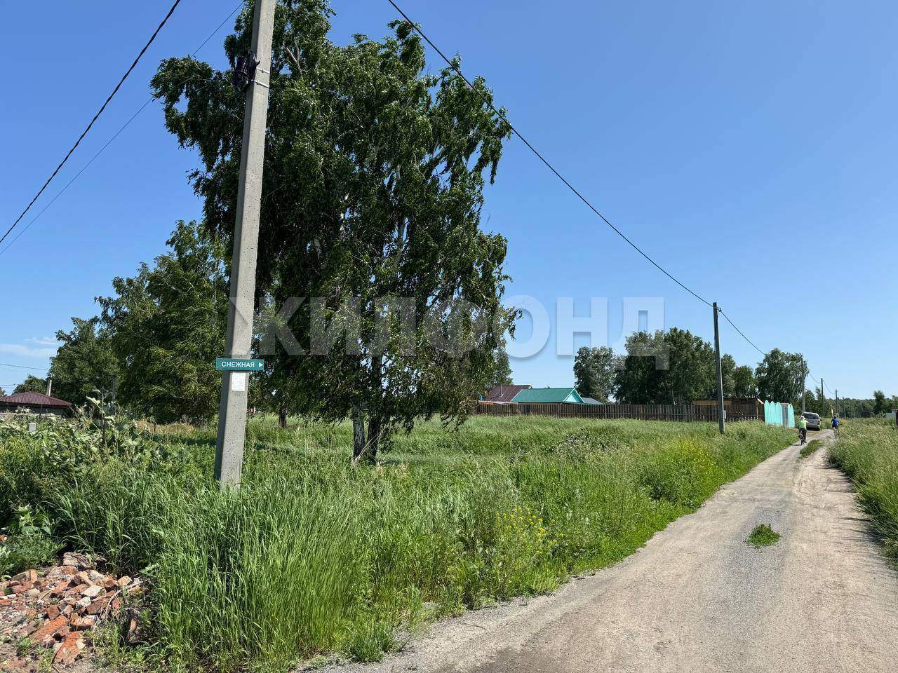 Продам земельный участок 1200 м.кв.