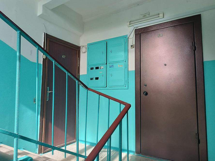 Квартира на продажу в Саяногорске, Енисейский микрорайон, 5/6 фото №0