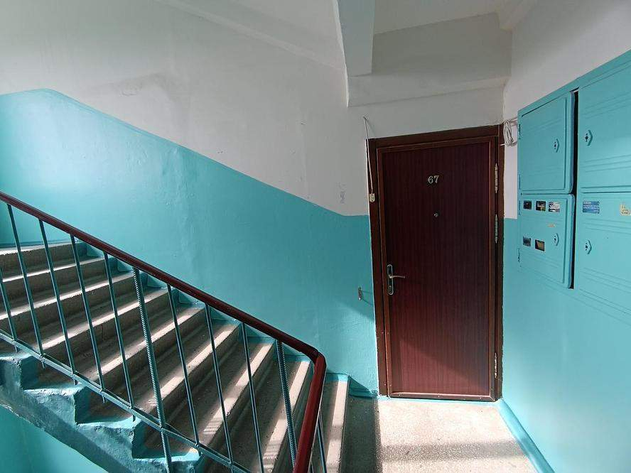 Квартира на продажу в Саяногорске, Енисейский микрорайон, 5/6 фото №1