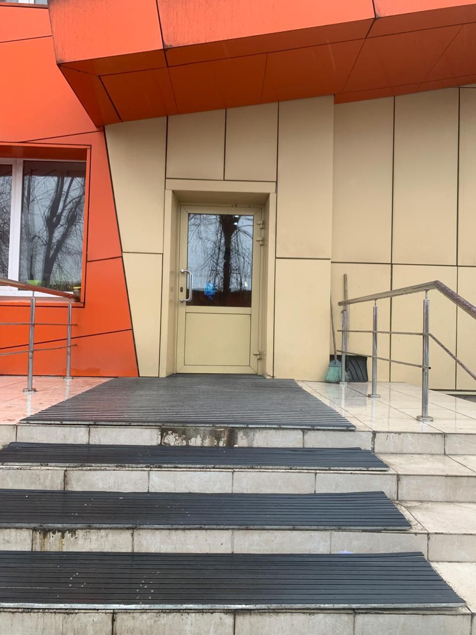 Сдам в аренду офис 400 м.кв.