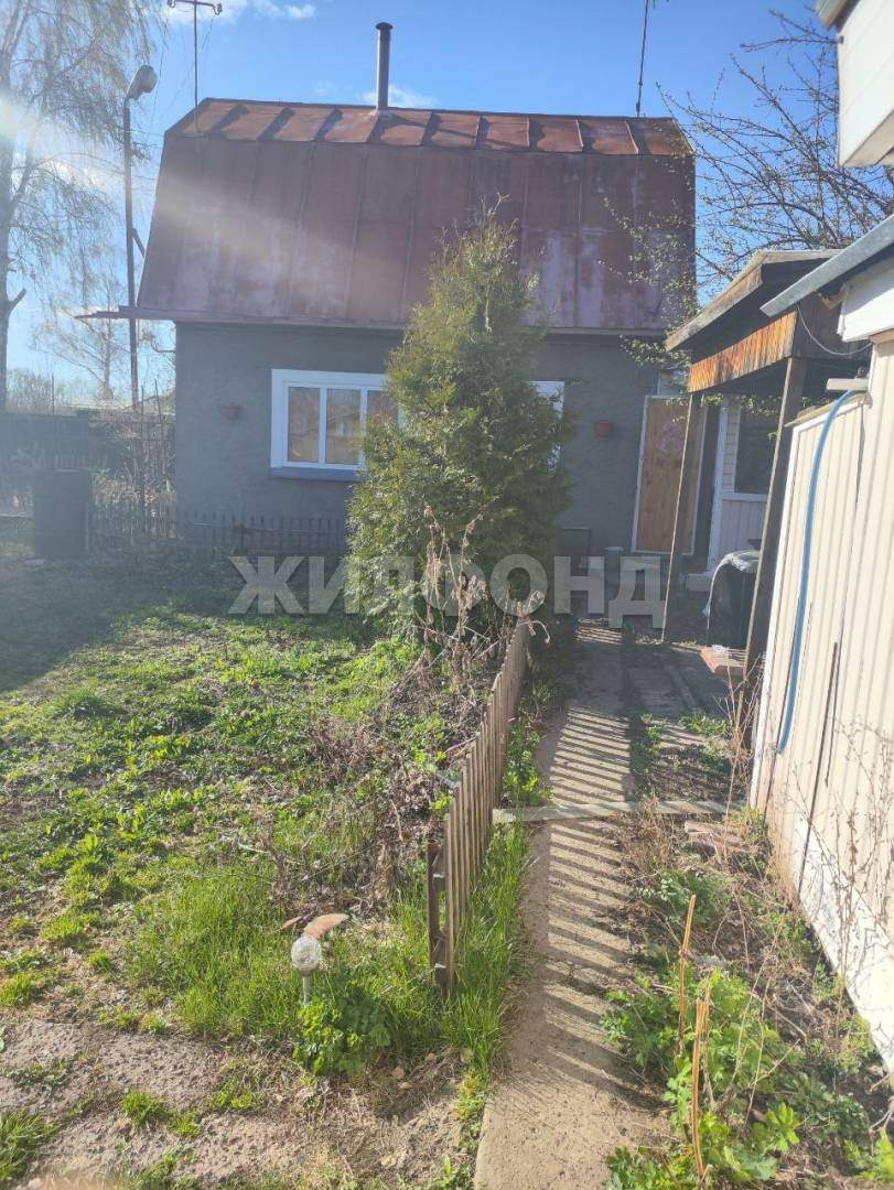 Продам земельный участок 600 м.кв.