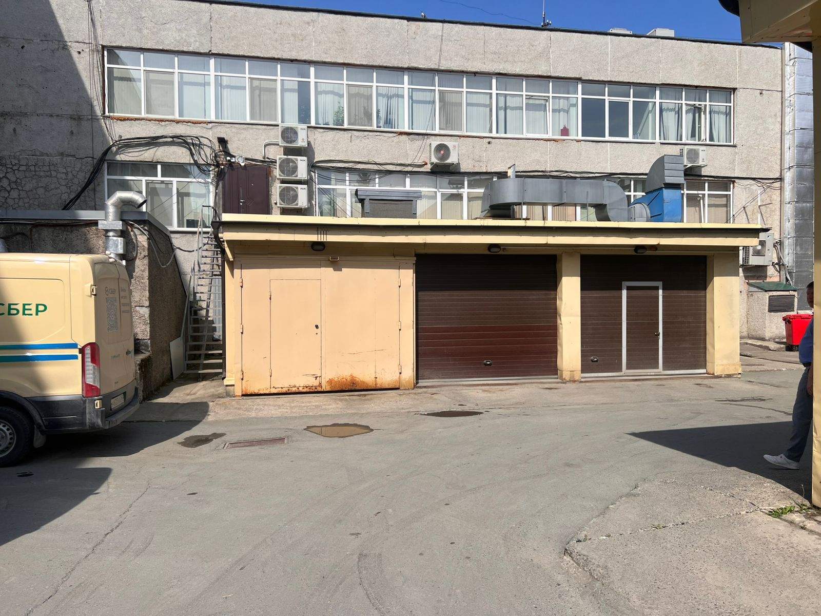 Продам торговое помещение 1501.8 м.кв.