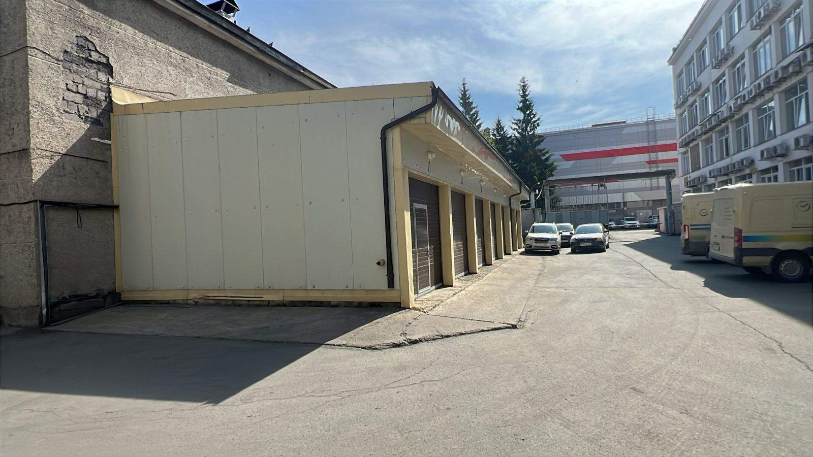 Продам торговое помещение 1501.8 м.кв.