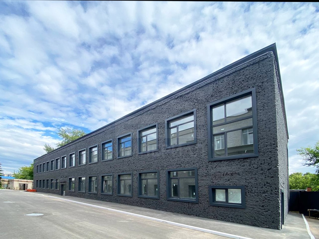 Продам торговое помещение 1046 м.кв.