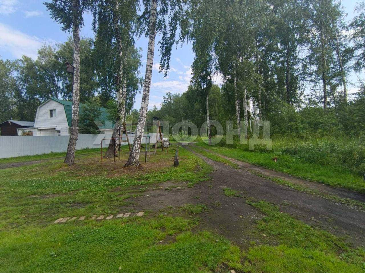 Продам земельный участок 1077 м.кв.