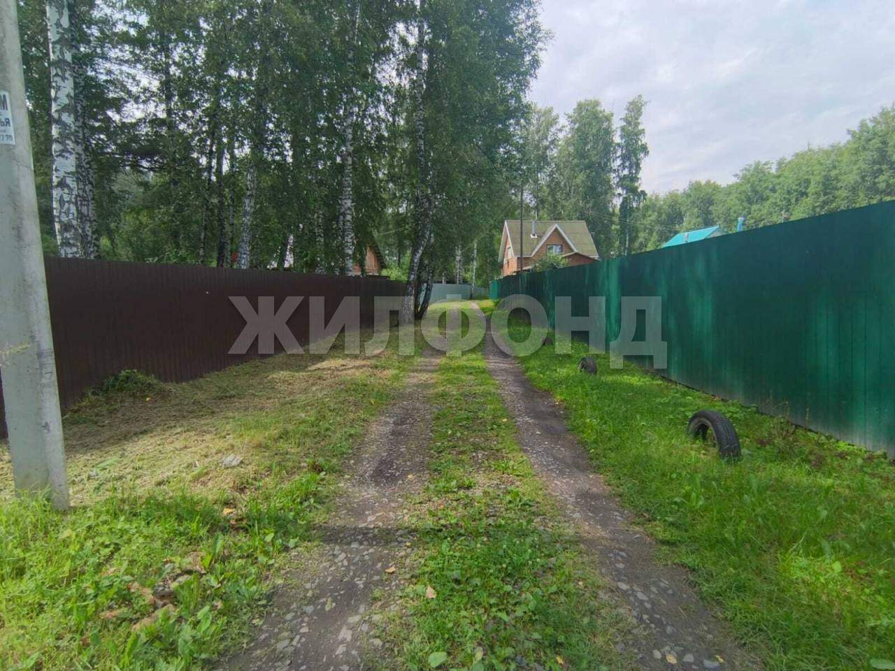 Продам земельный участок 1077 м.кв.