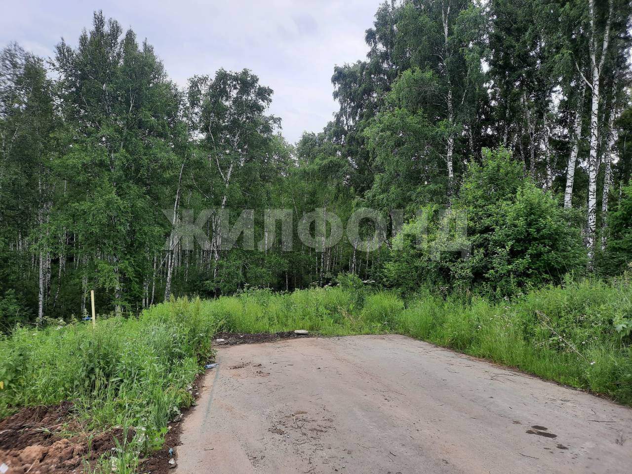 Продам земельный участок 1100 м.кв.