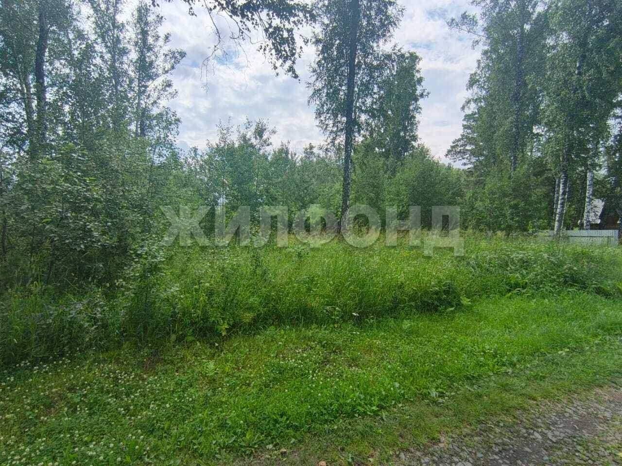 Продам земельный участок 1200 м.кв.