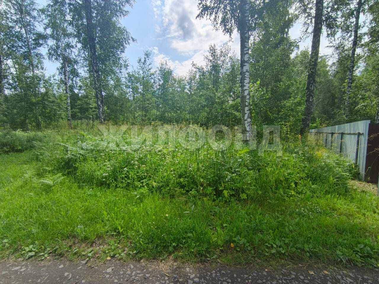 Продам земельный участок 1200 м.кв.