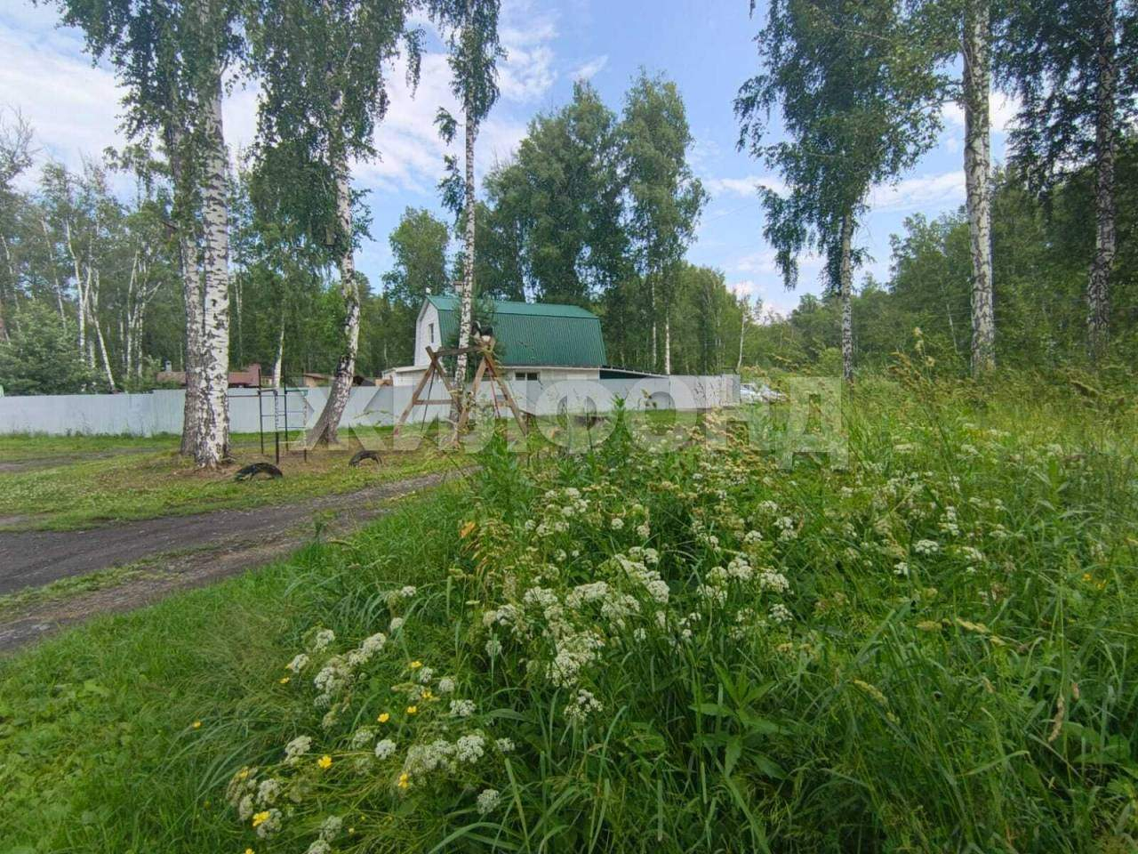 Продам земельный участок 1200 м.кв.