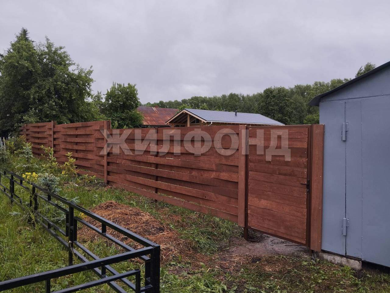 Продам земельный участок 1400 м.кв.