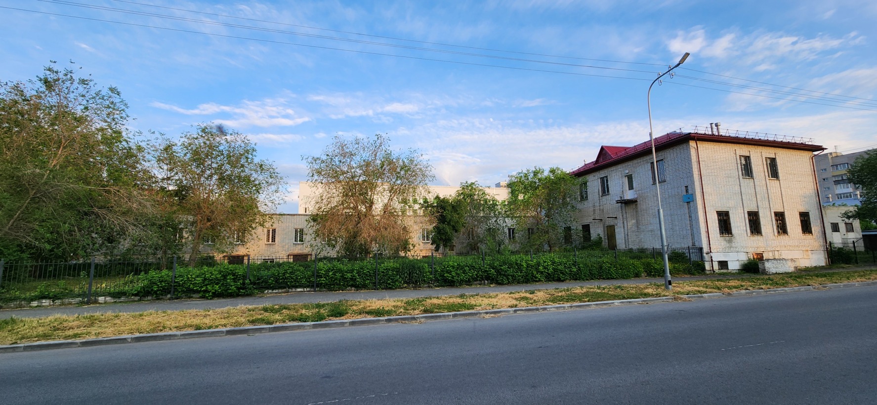 Продам торговое помещение 1610.5 м.кв.