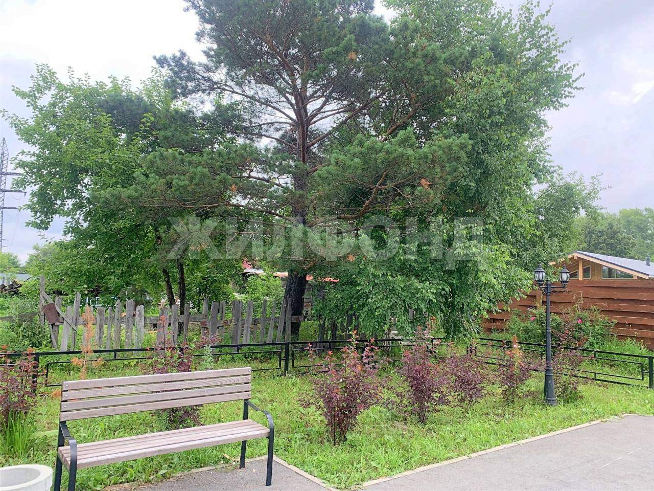 Продам земельный участок 1400 м.кв.