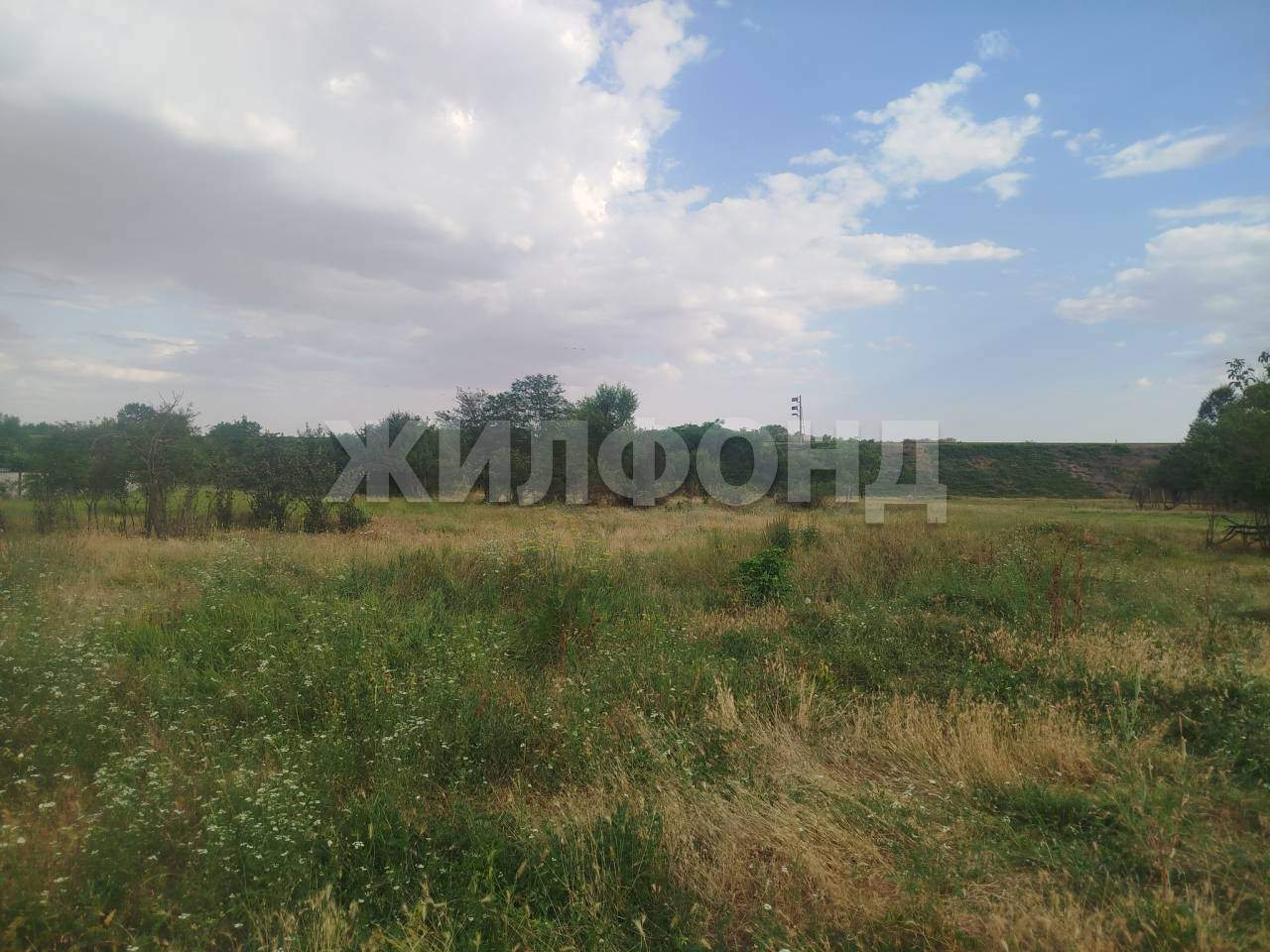 Продам земельный участок 4500 м.кв.