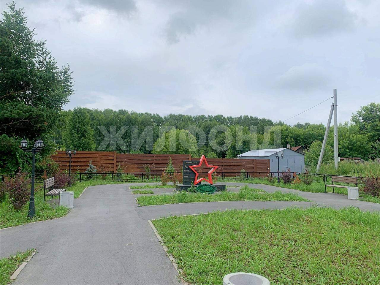 Продам земельный участок 1400 м.кв.