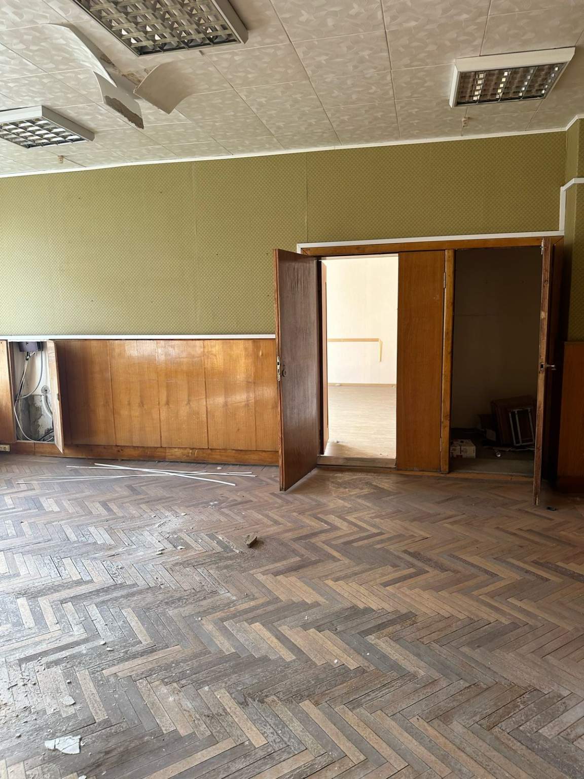 Продам торговое помещение 12400.7 м.кв.