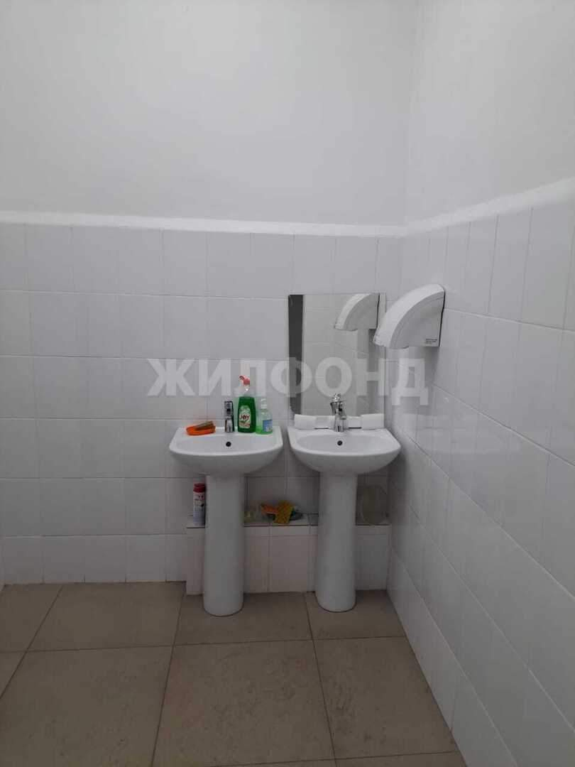 Продам магазин 1529 м.кв.
