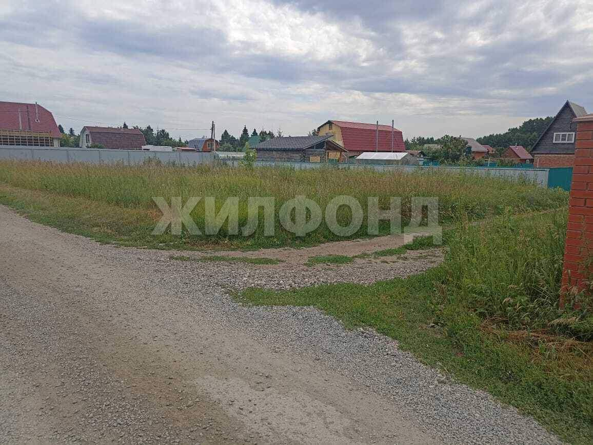 Продам земельный участок 600 м.кв.