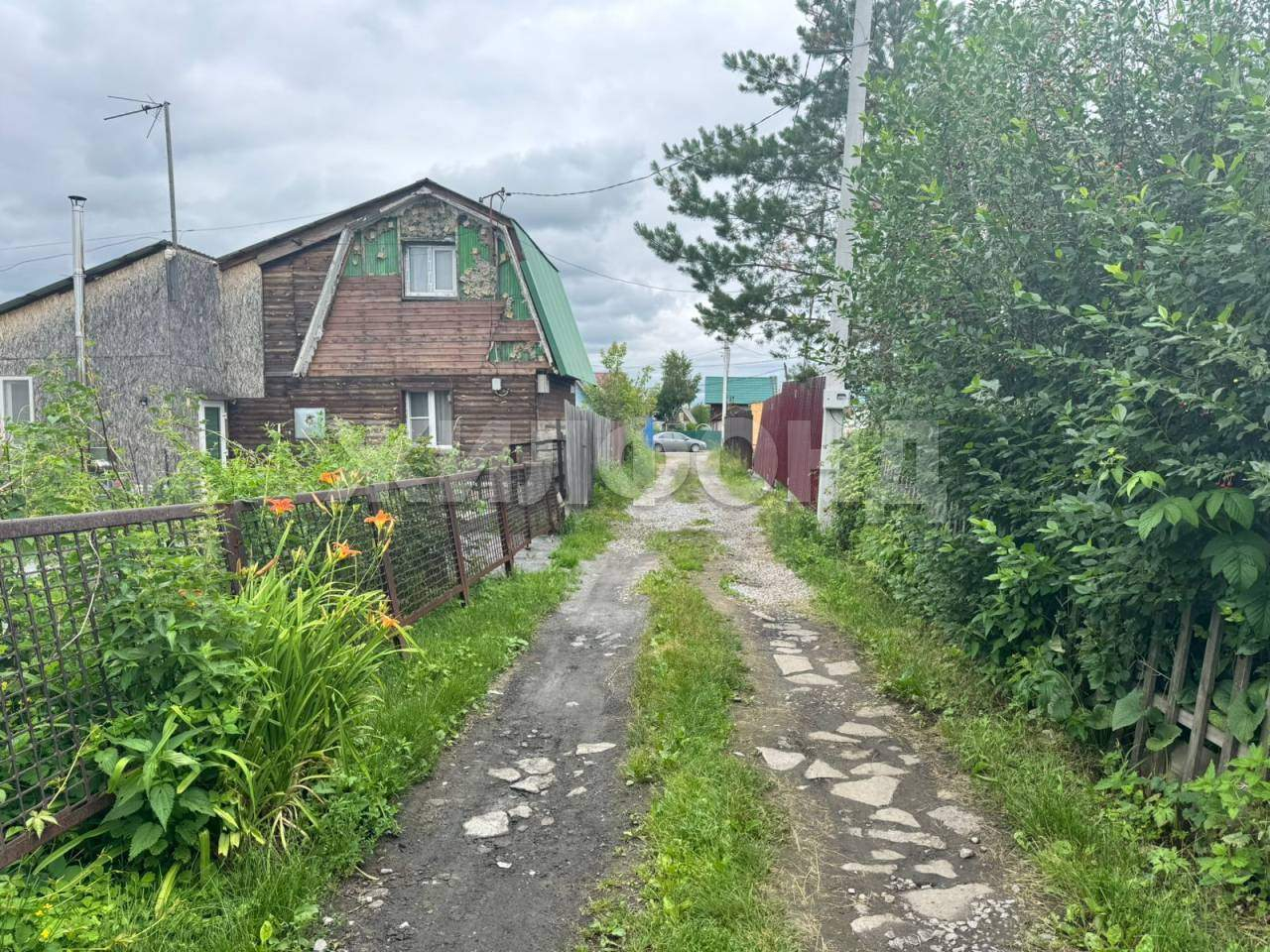 Продам земельный участок 600 м.кв.