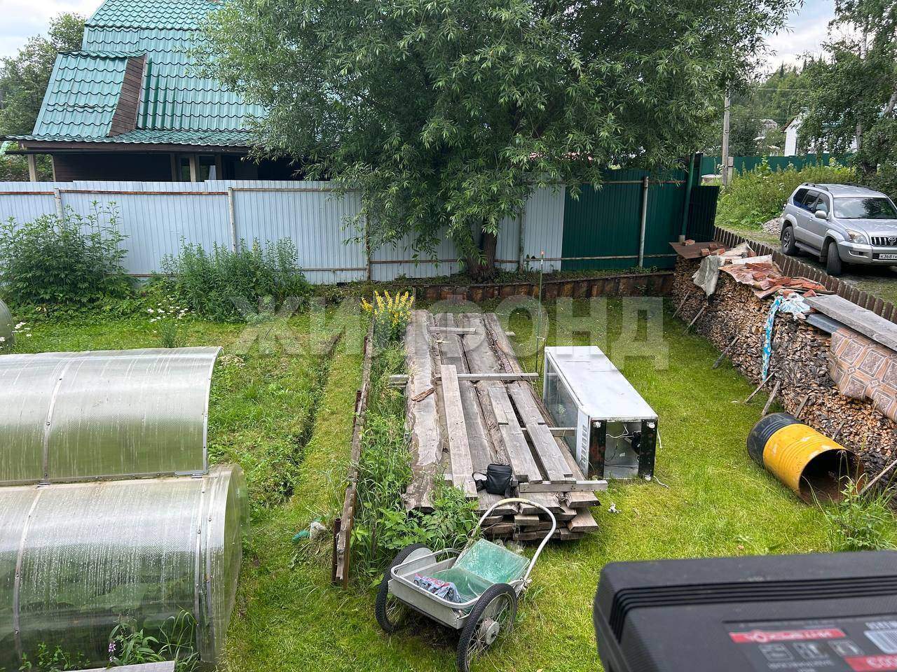 Продам земельный участок 1200 м.кв.