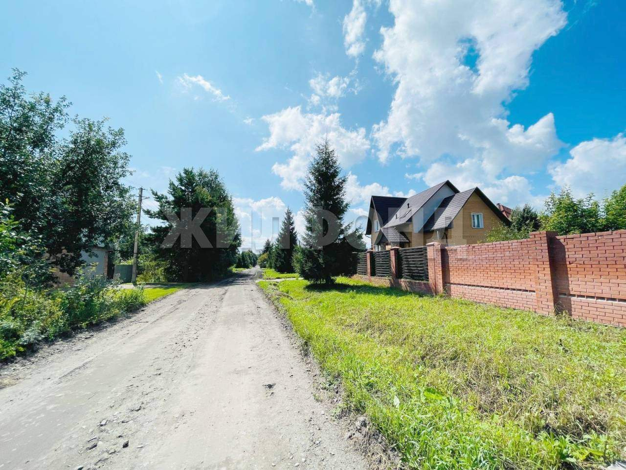 Продам земельный участок 1400 м.кв.