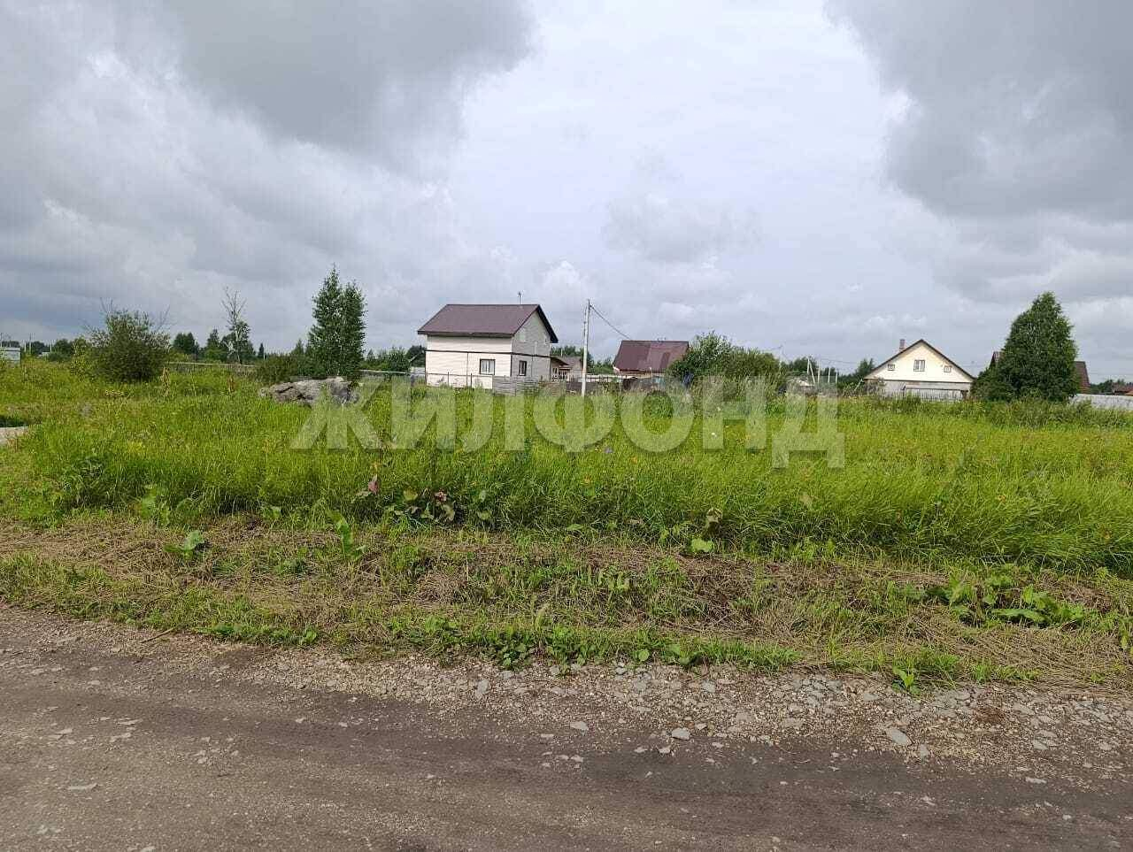 Продам земельный участок 1075 м.кв.