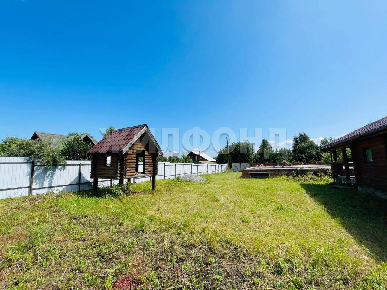 Продам земельный участок 1400 м.кв.