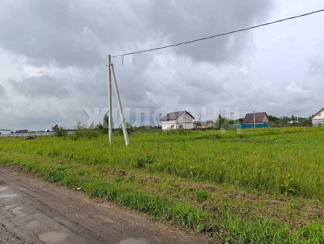 Продам земельный участок 1075 м.кв.