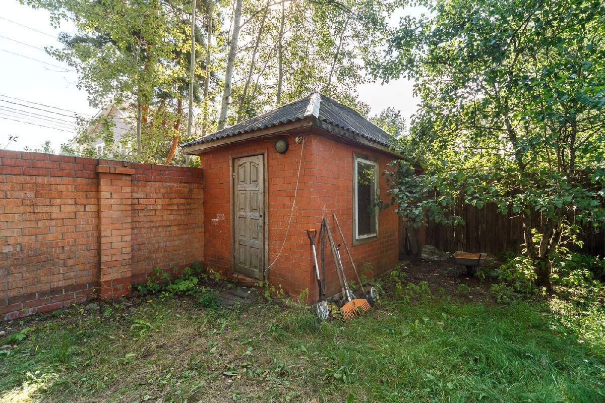 Продам земельный участок 1200 м.кв.
