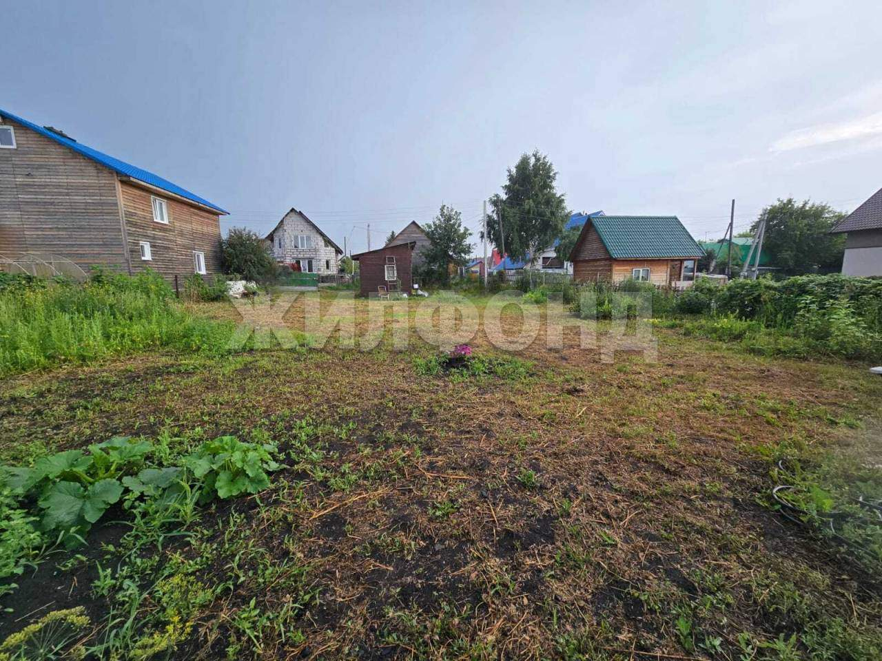 Продам земельный участок 650 м.кв.