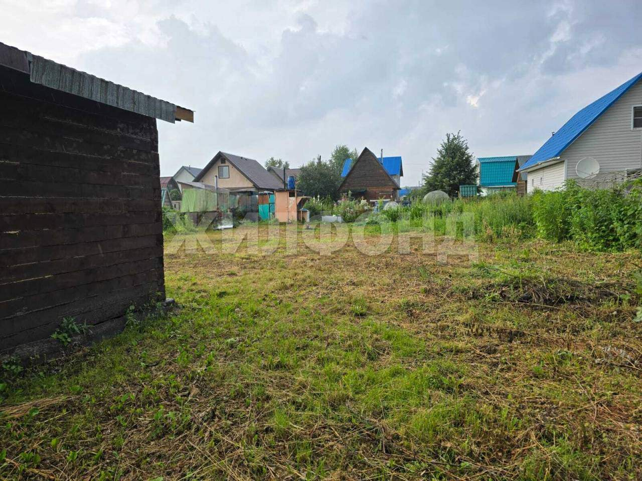 Продам земельный участок 650 м.кв.